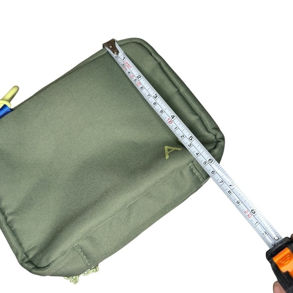 NWT American Eagle Army Green Canvas crossbody bungee strap women’s bag travel - Picture 10 of 12